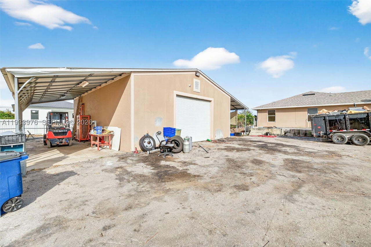 Real estate property located at 2700 10 SW, Lee, Lehigh Acres Unit 8, Lehigh Acres, FL