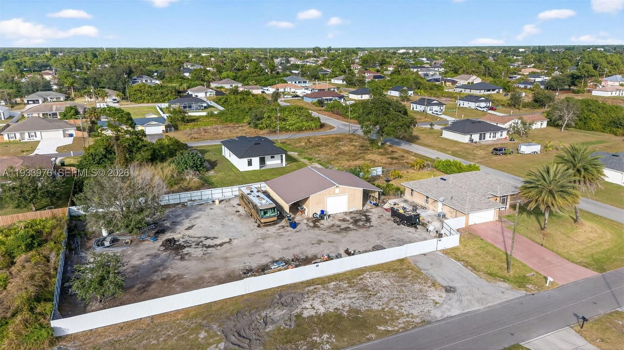 Real estate property located at 2700 10 SW, Lee, Lehigh Acres Unit 8, Lehigh Acres, FL