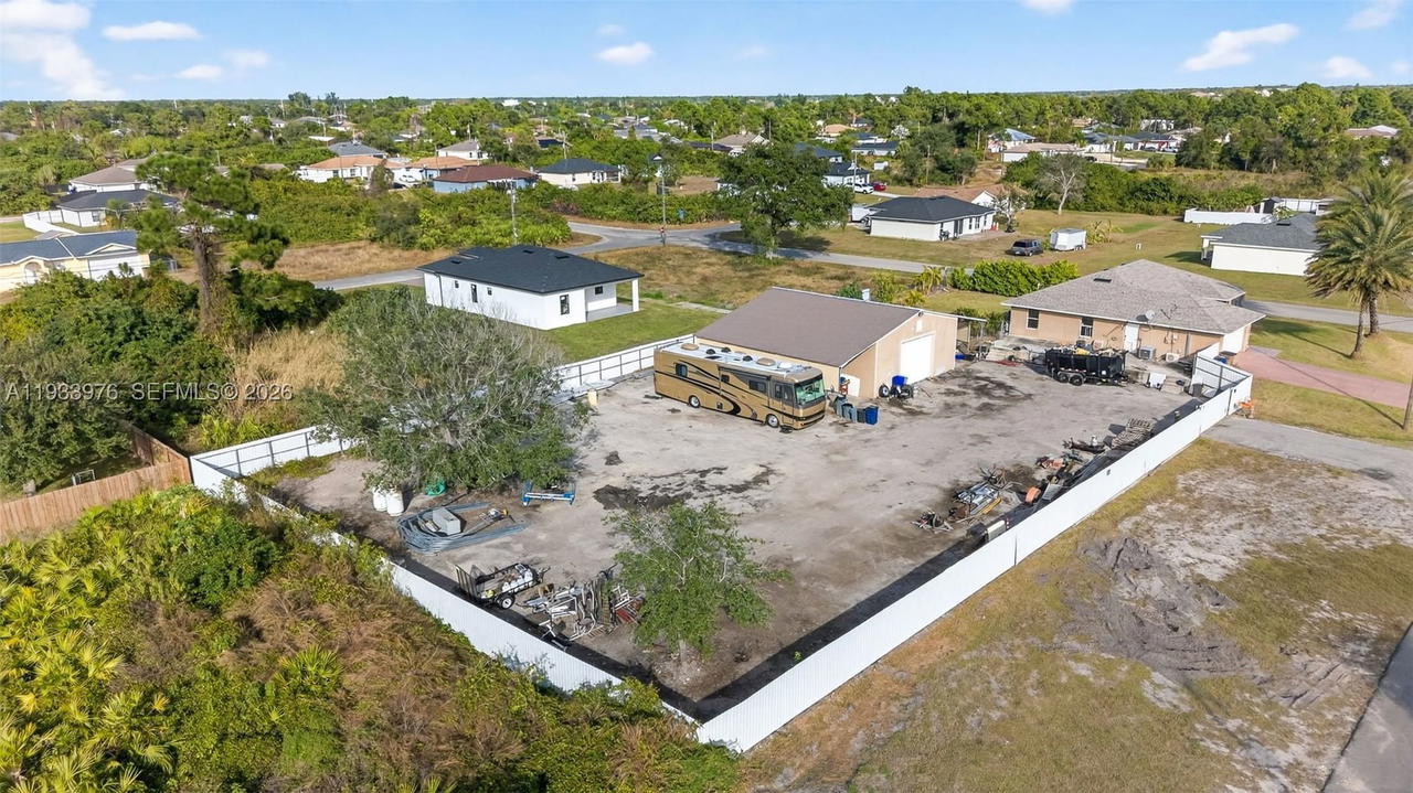 Real estate property located at 2700 10 SW, Lee, Lehigh Acres Unit 8, Lehigh Acres, FL