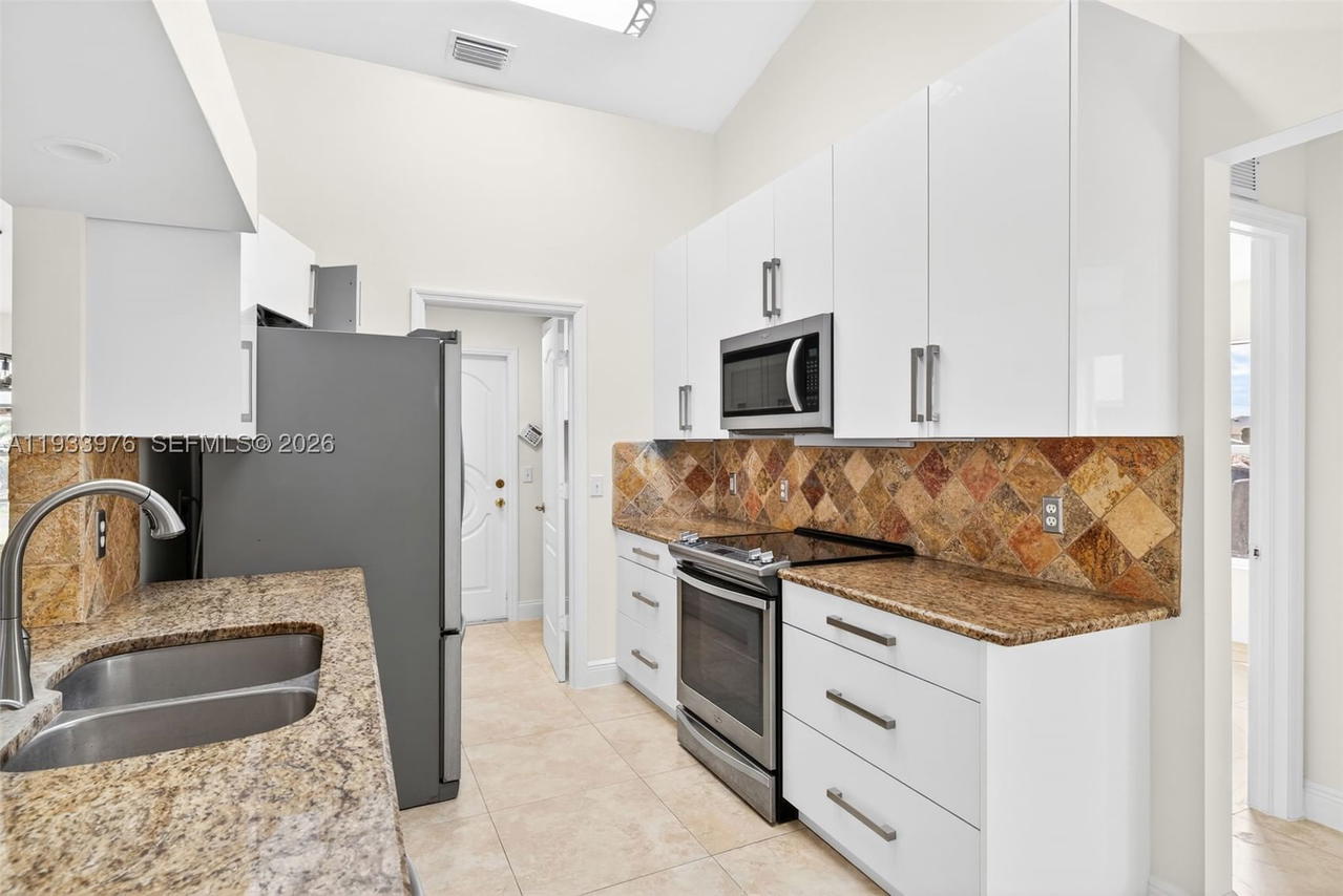 Real estate property located at 2700 10 SW, Lee, Lehigh Acres Unit 8, Lehigh Acres, FL