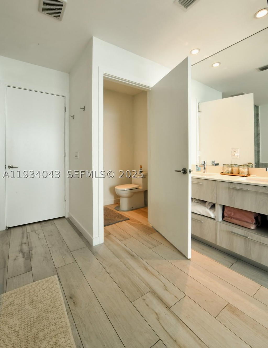 Real estate property located at 480 31st St #3404, Miami-dade, Gran Paraiso Condo, Miami, FL