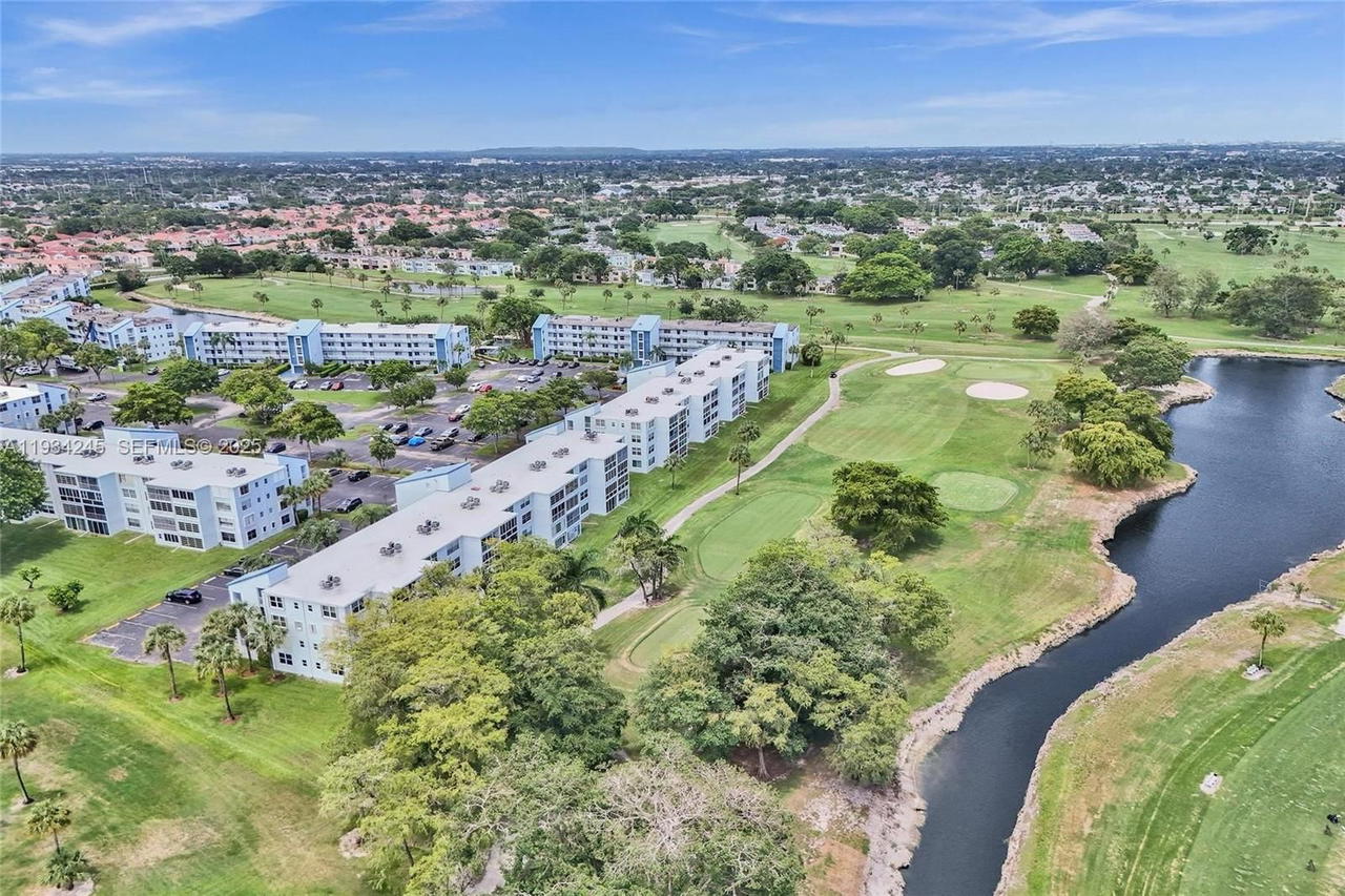 Real estate property located at 7684 18th St #202, Broward, 12 Of Palm Springs 2 Cond, Margate, FL