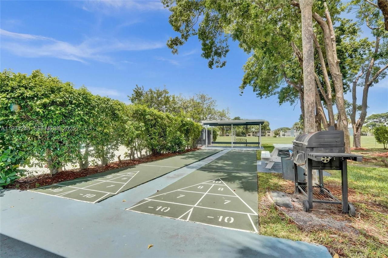 Real estate property located at 7684 18th St #202, Broward, 12 Of Palm Springs 2 Cond, Margate, FL
