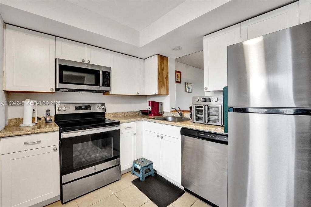 Real estate property located at 7684 18th St #202, Broward, 12 Of Palm Springs 2 Cond, Margate, FL