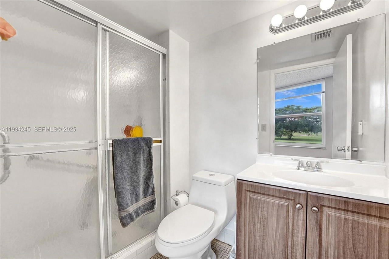 Real estate property located at 7684 18th St #202, Broward, 12 Of Palm Springs 2 Cond, Margate, FL