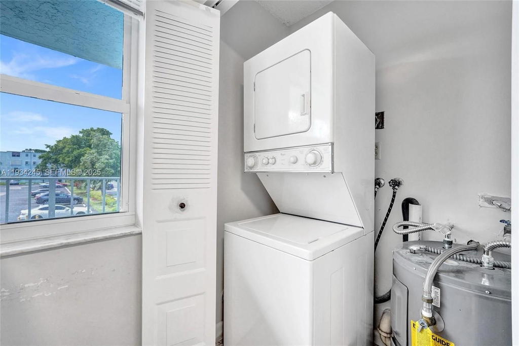 Real estate property located at 7684 18th St #202, Broward, 12 Of Palm Springs 2 Cond, Margate, FL