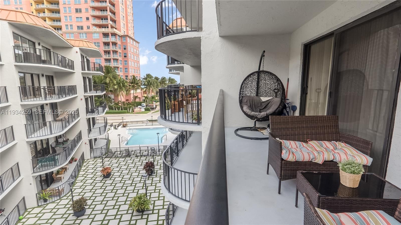 Real estate property located at 2029 Ocean Blvd #404, Broward, Tradewinds By The Sea Con, Fort Lauderdale, FL