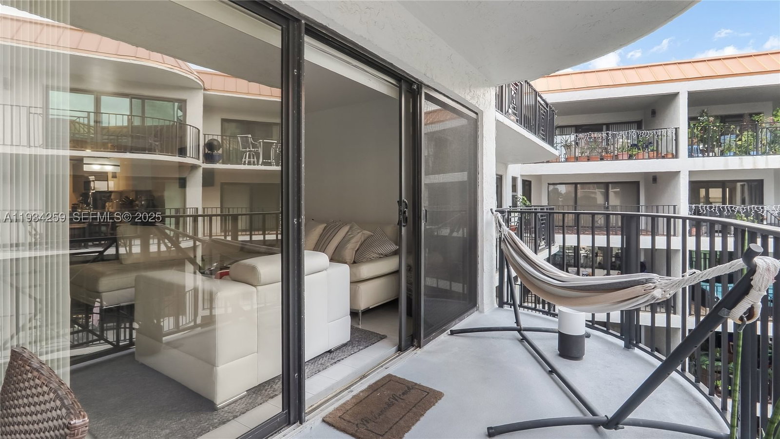 Real estate property located at 2029 Ocean Blvd #404, Broward, Tradewinds By The Sea Con, Fort Lauderdale, FL