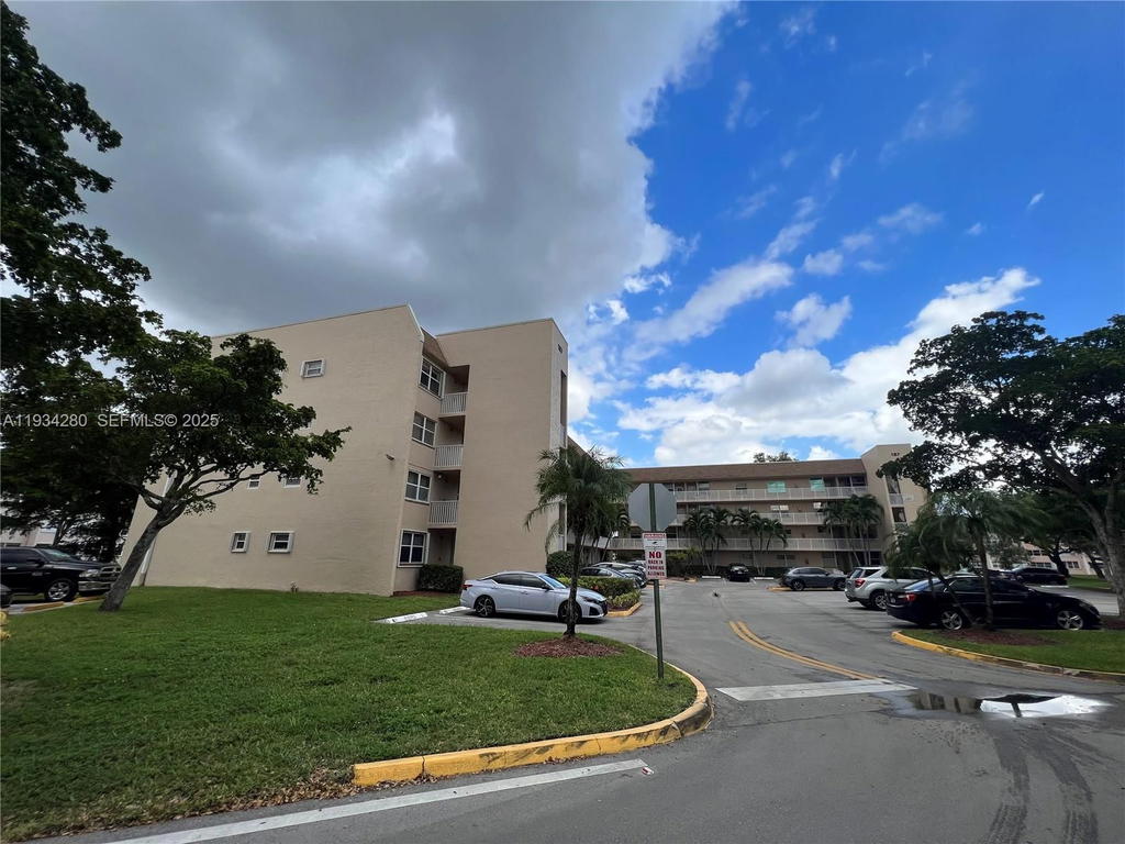 Real estate property located at 10369 24th Pl #201, Broward, Sunrise Lakes 187 Condo, Sunrise, FL
