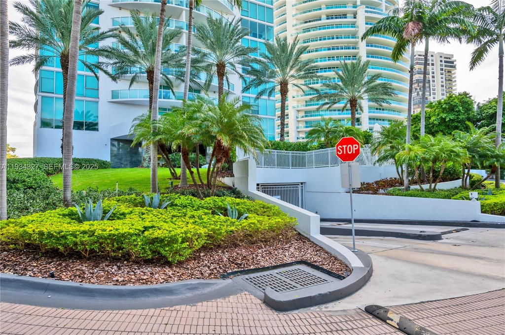 Real estate property located at 2101 Brickell Ave #2705, Miami-dade, Skyline On Brickell Condo, Miami, FL