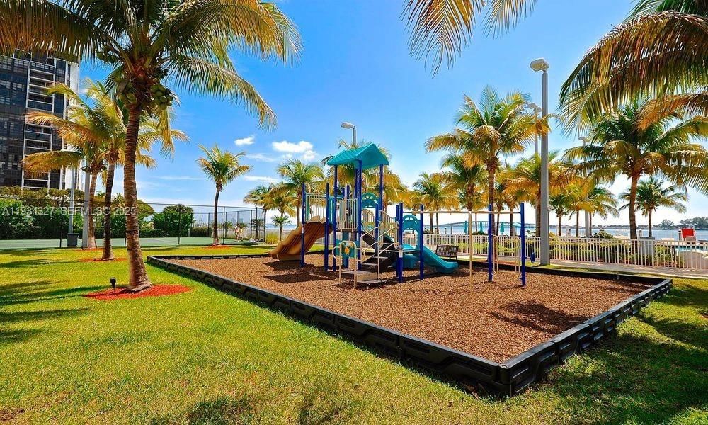Real estate property located at 2101 Brickell Ave #2705, Miami-dade, Skyline On Brickell Condo, Miami, FL