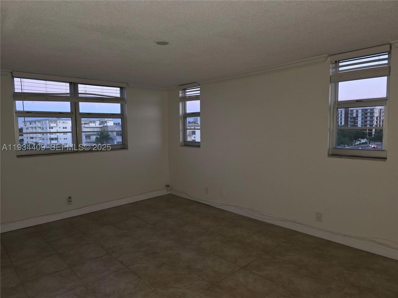 Real estate property located at 1811 Jefferson St #501, Broward, Telstar Condominium Inc, Hollywood, FL