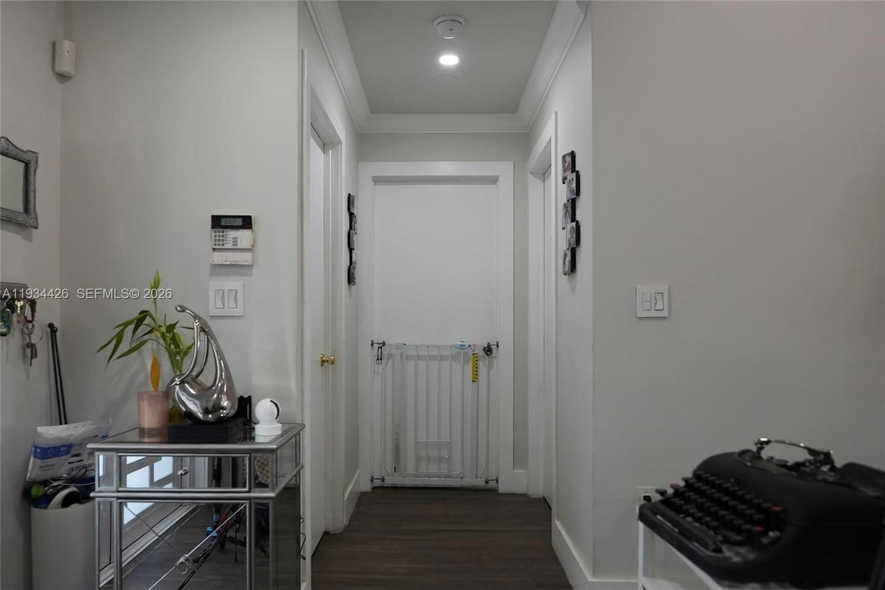 Real estate property located at 5763 97th Ct, Miami-dade, Patio Homes Of Doral Pine, Doral, FL