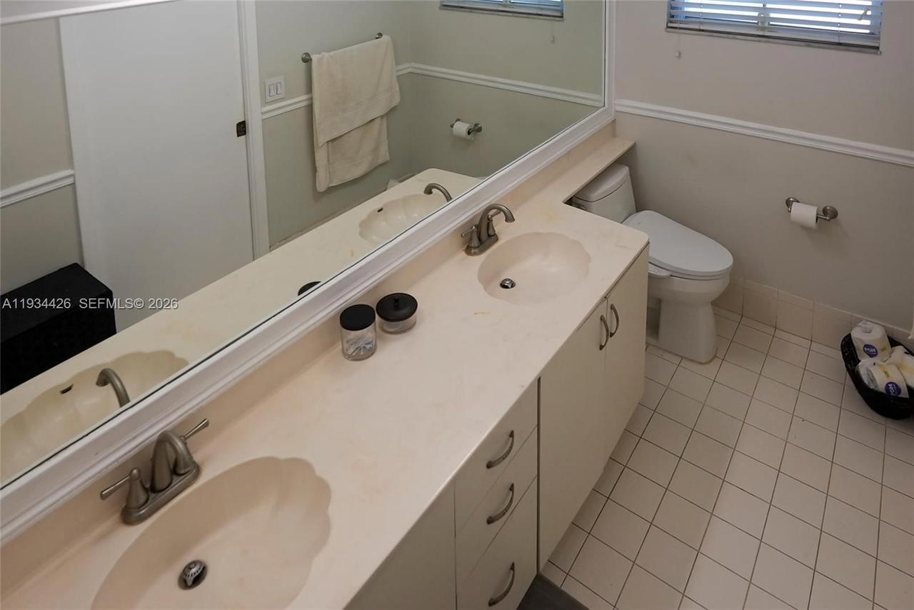 Real estate property located at 5763 97th Ct, Miami-dade, Patio Homes Of Doral Pine, Doral, FL