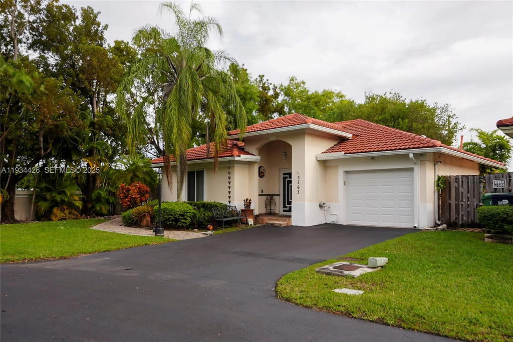 Real estate property located at 5763 97th Ct, Miami-dade, Patio Homes Of Doral Pine, Doral, FL