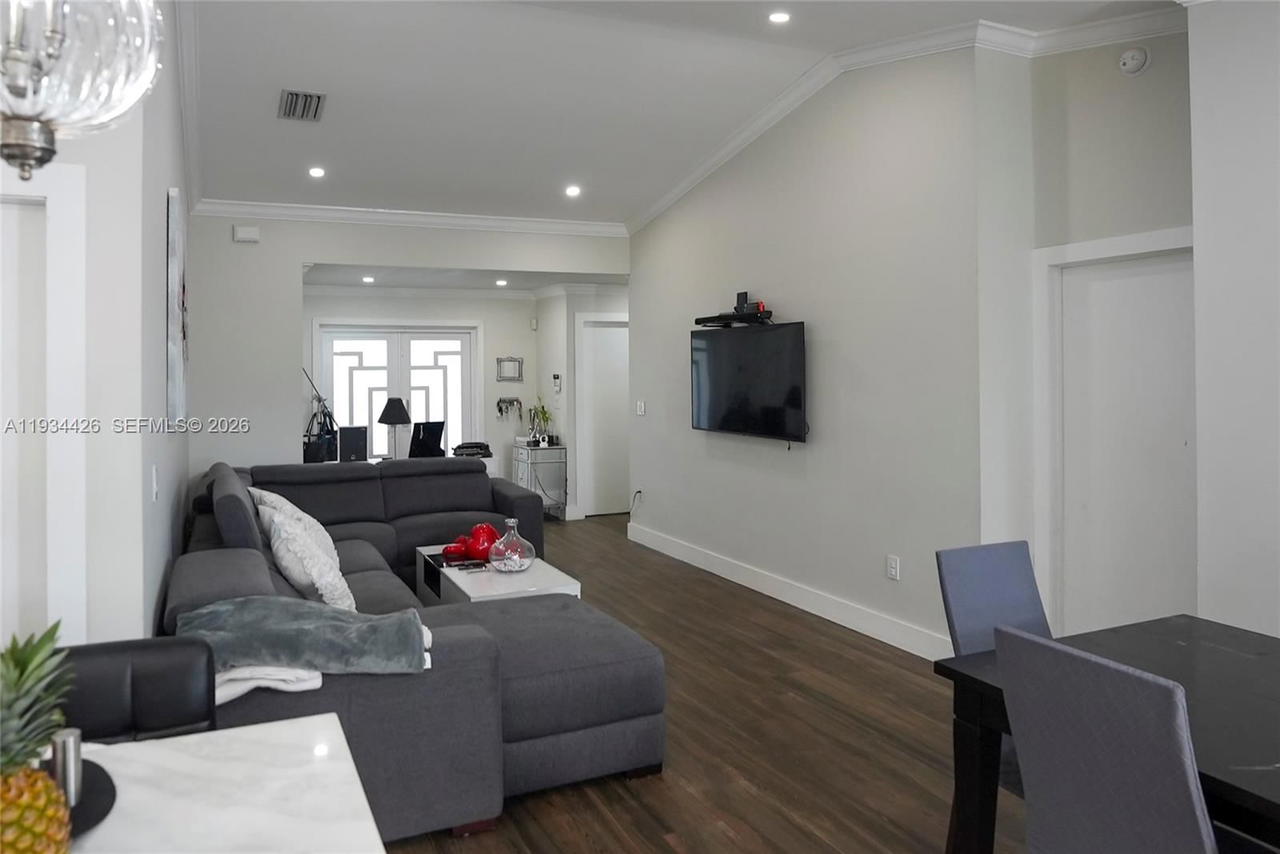 Real estate property located at 5763 97th Ct, Miami-dade, Patio Homes Of Doral Pine, Doral, FL