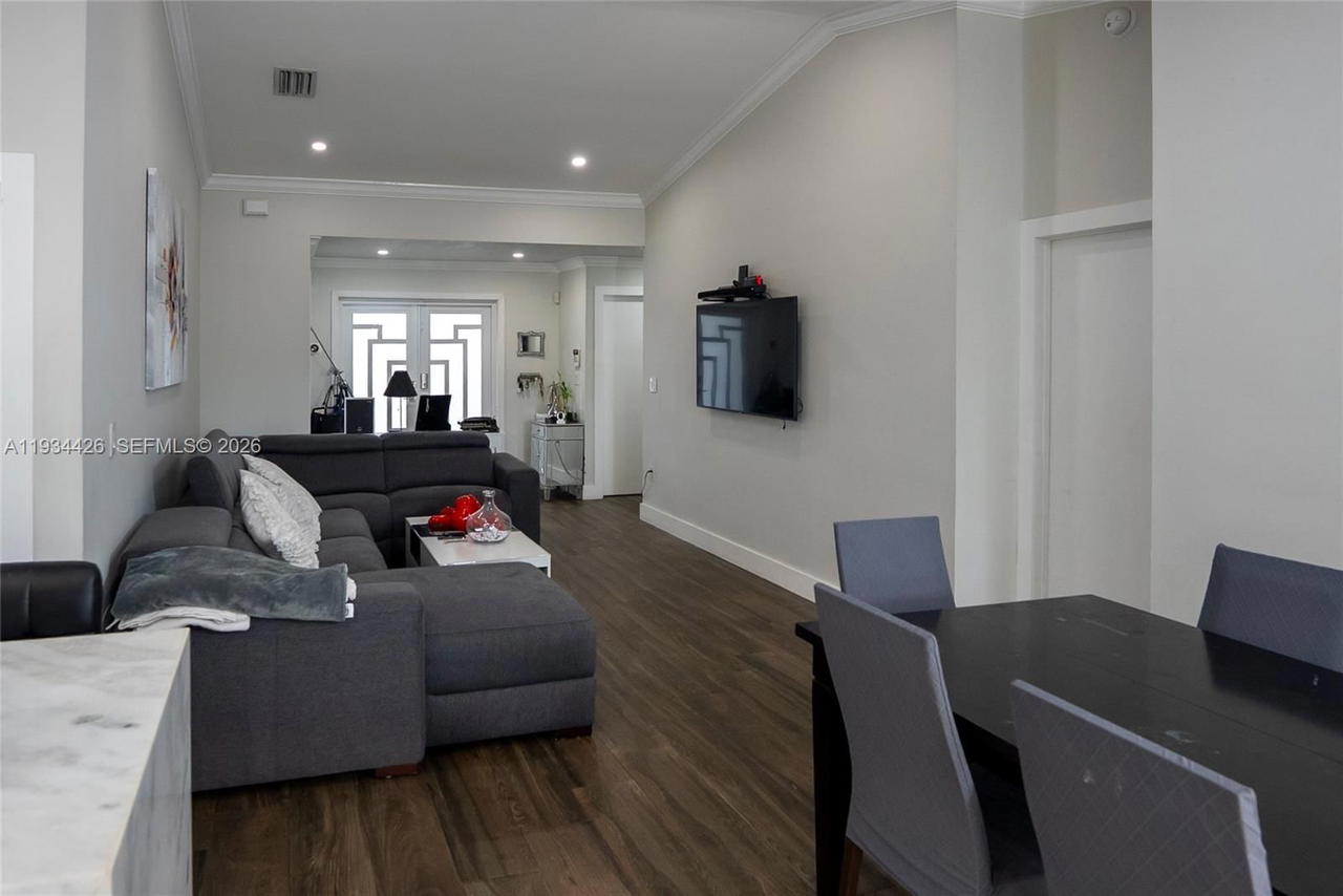 Real estate property located at 5763 97th Ct, Miami-dade, Patio Homes Of Doral Pine, Doral, FL