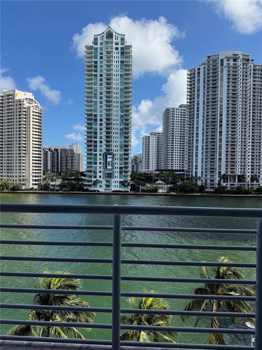 Real estate property located at 325 Biscayne Blvd #621, Miami-dade, One Miami West Condo, Miami, FL