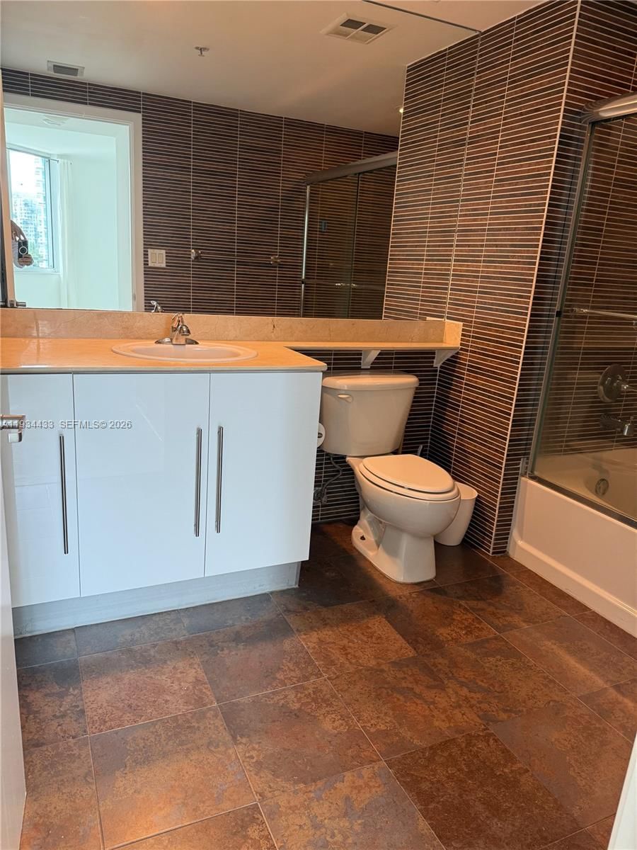 Real estate property located at 325 Biscayne Blvd #621, Miami-dade, One Miami West Condo, Miami, FL