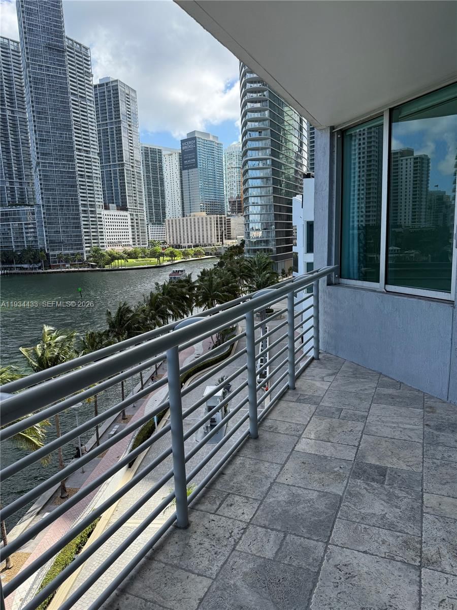 Real estate property located at 325 Biscayne Blvd #621, Miami-dade, One Miami West Condo, Miami, FL