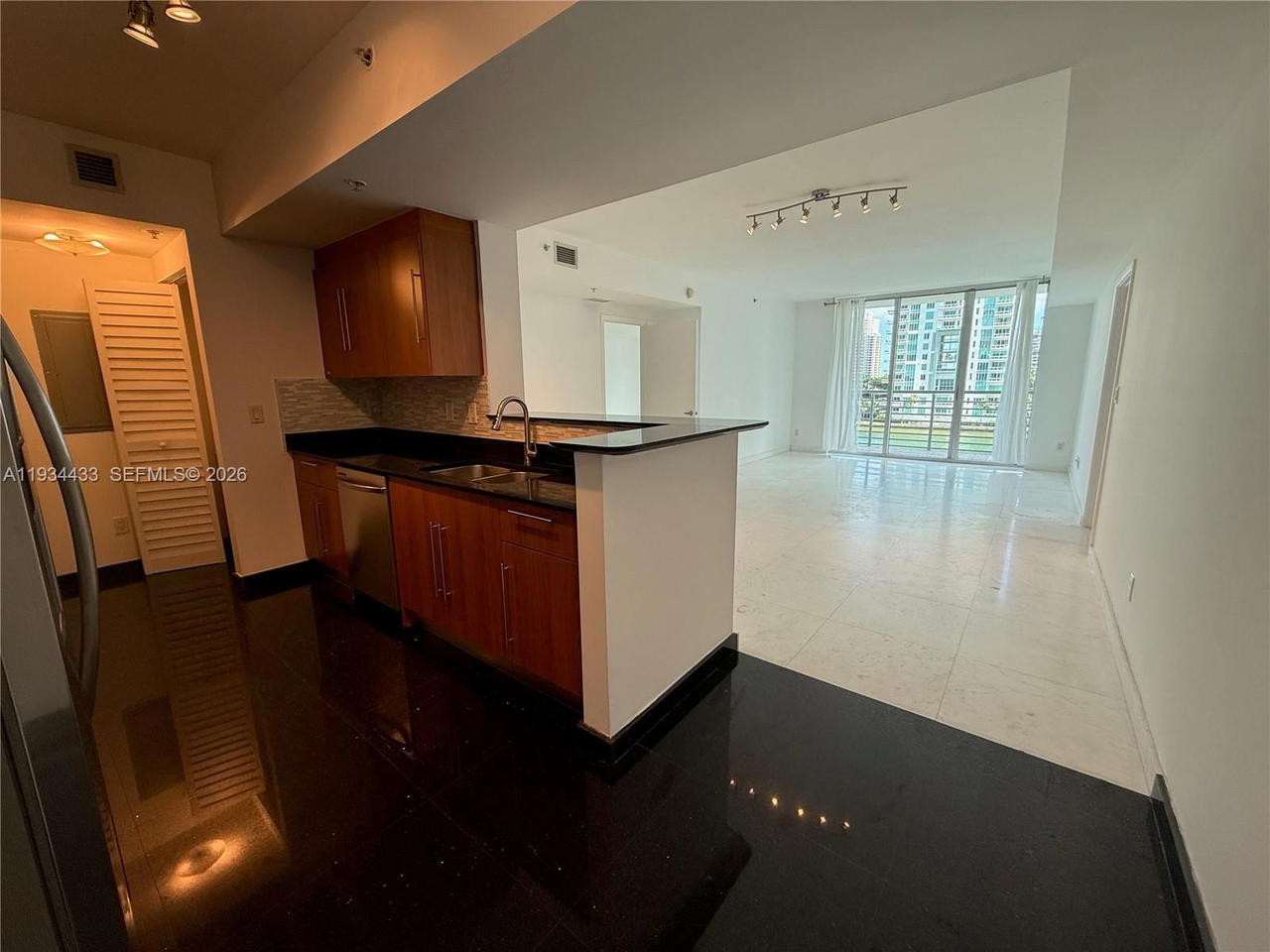 Real estate property located at 325 Biscayne Blvd #621, Miami-dade, One Miami West Condo, Miami, FL