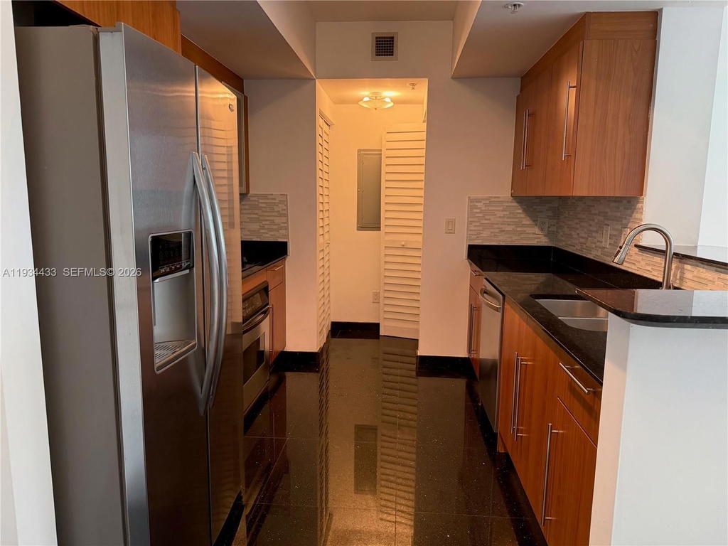 Real estate property located at 325 Biscayne Blvd #621, Miami-dade, One Miami West Condo, Miami, FL