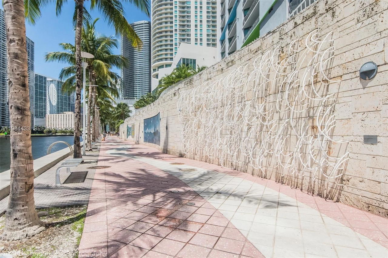 Real estate property located at 325 Biscayne Blvd #621, Miami-dade, One Miami West Condo, Miami, FL