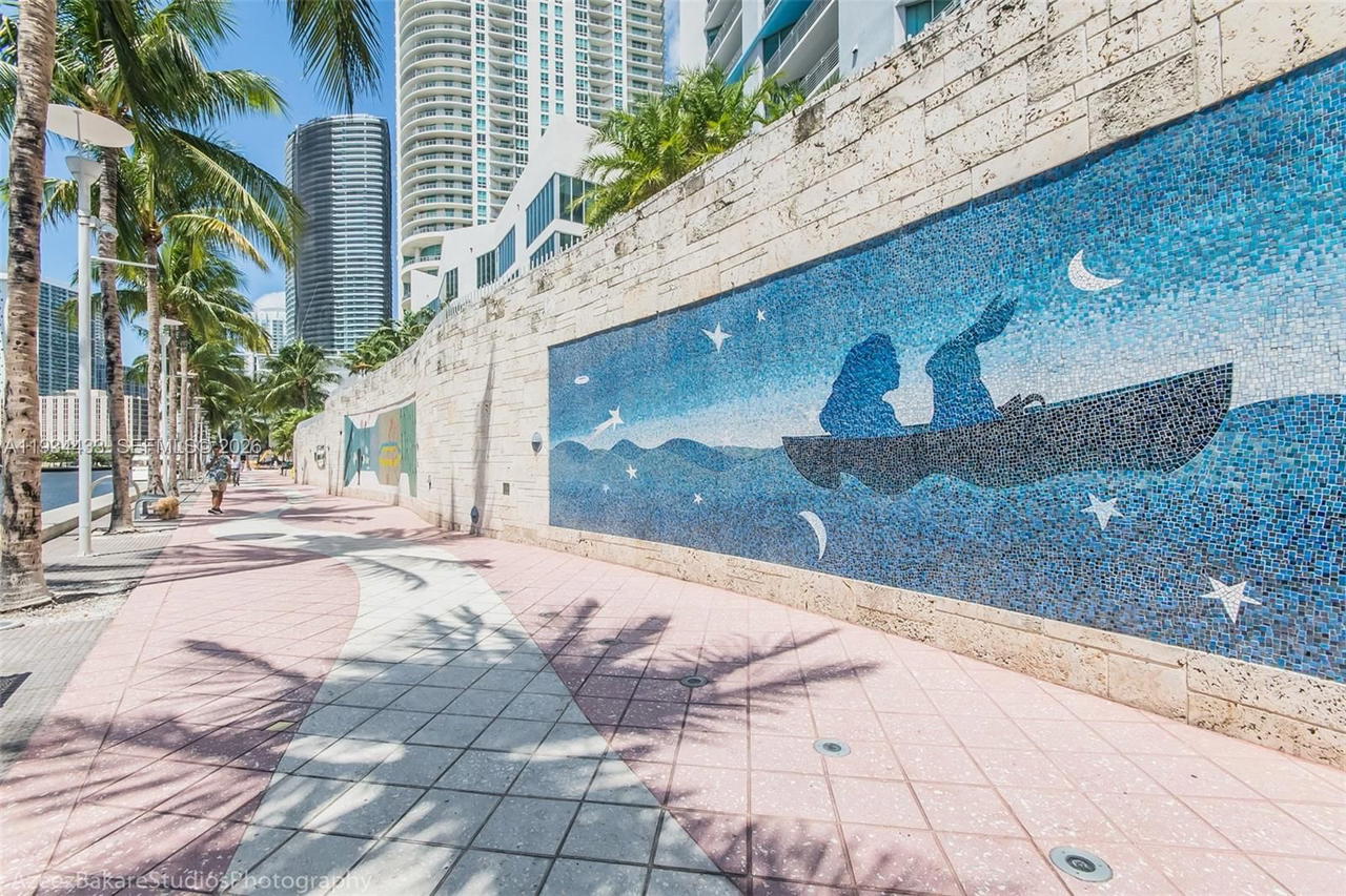 Real estate property located at 325 Biscayne Blvd #621, Miami-dade, One Miami West Condo, Miami, FL