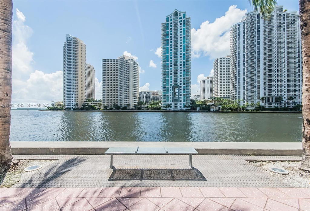 Real estate property located at 325 Biscayne Blvd #621, Miami-dade, One Miami West Condo, Miami, FL