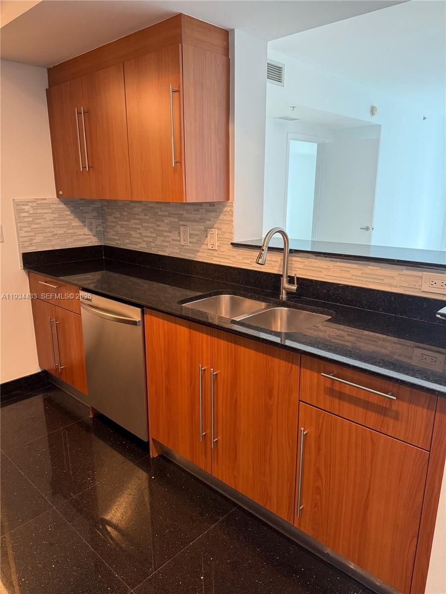 Real estate property located at 325 Biscayne Blvd #621, Miami-dade, One Miami West Condo, Miami, FL
