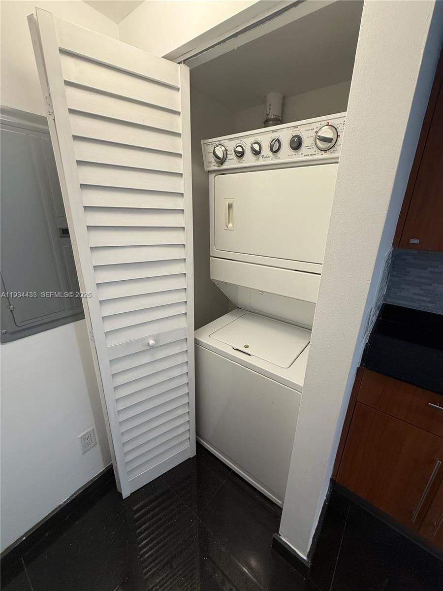 Real estate property located at 325 Biscayne Blvd #621, Miami-dade, One Miami West Condo, Miami, FL