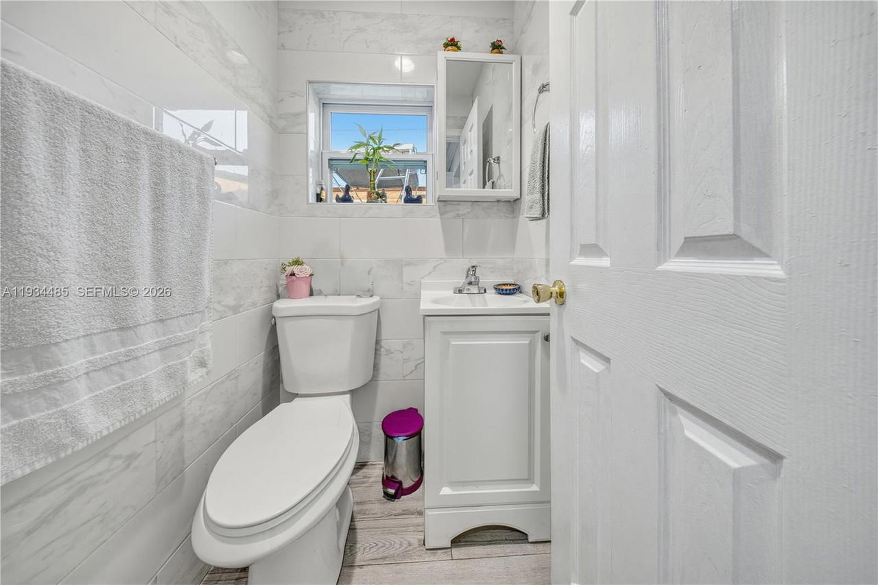 Real estate property located at 3640 92nd Ave, Miami-dade, Central Heights, Miami, FL