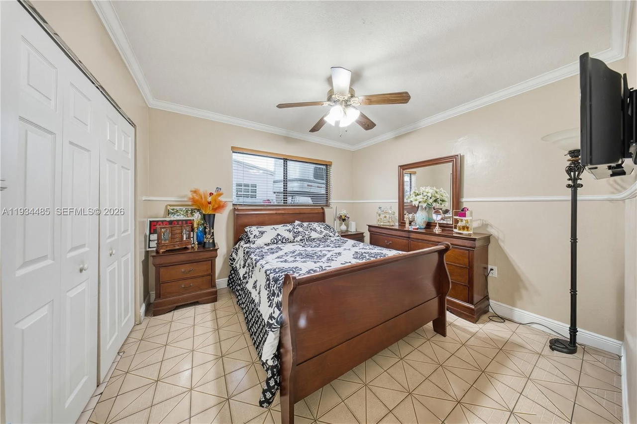 Real estate property located at 3640 92nd Ave, Miami-dade, Central Heights, Miami, FL