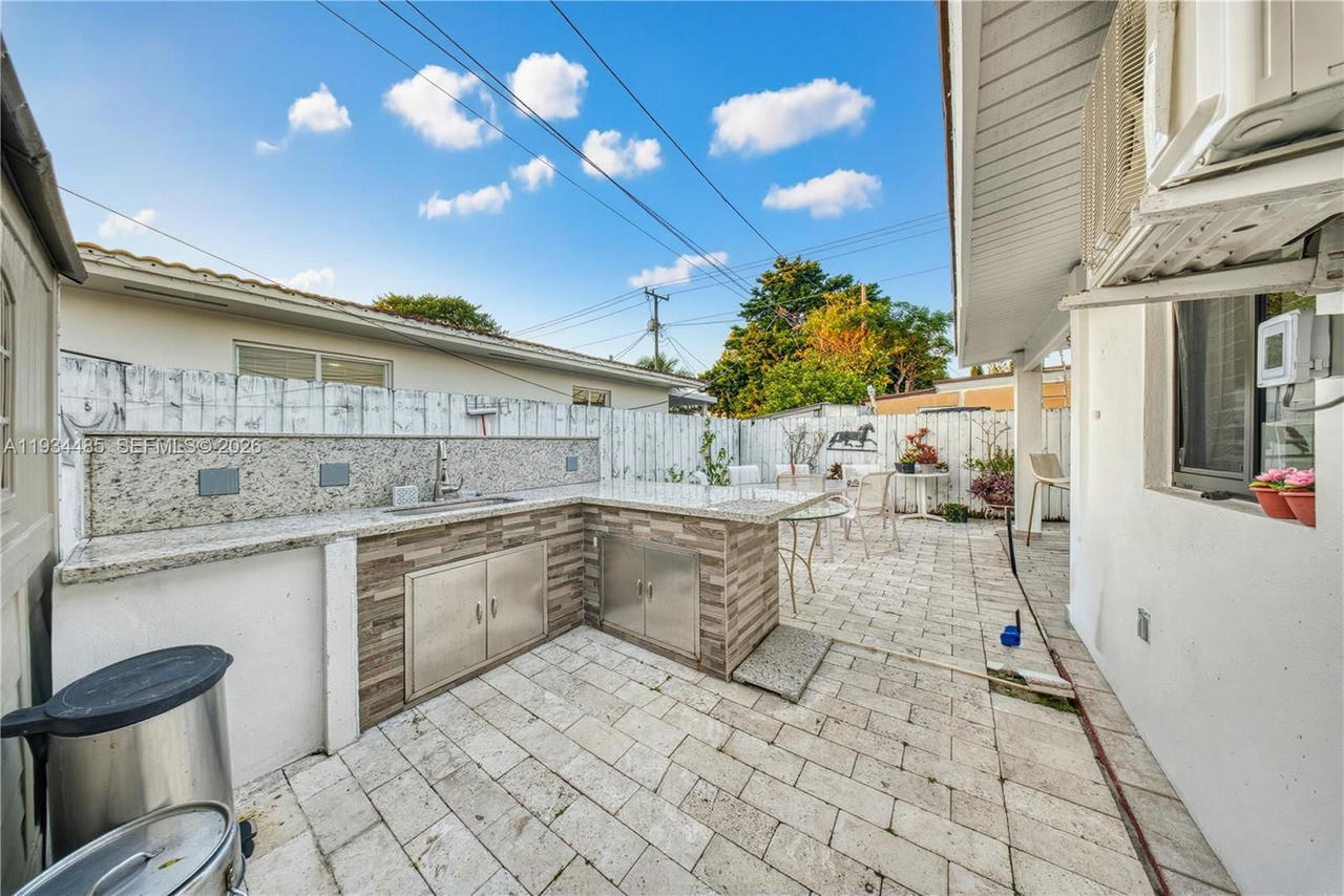 Real estate property located at 3640 92nd Ave, Miami-dade, Central Heights, Miami, FL