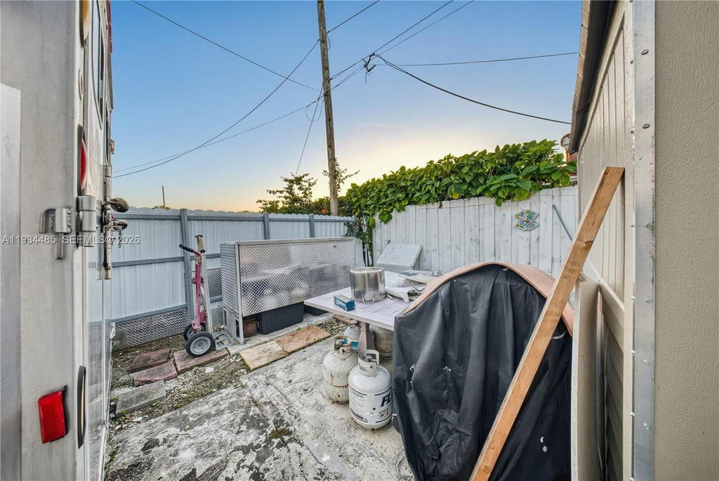 Real estate property located at 3640 92nd Ave, Miami-dade, Central Heights, Miami, FL