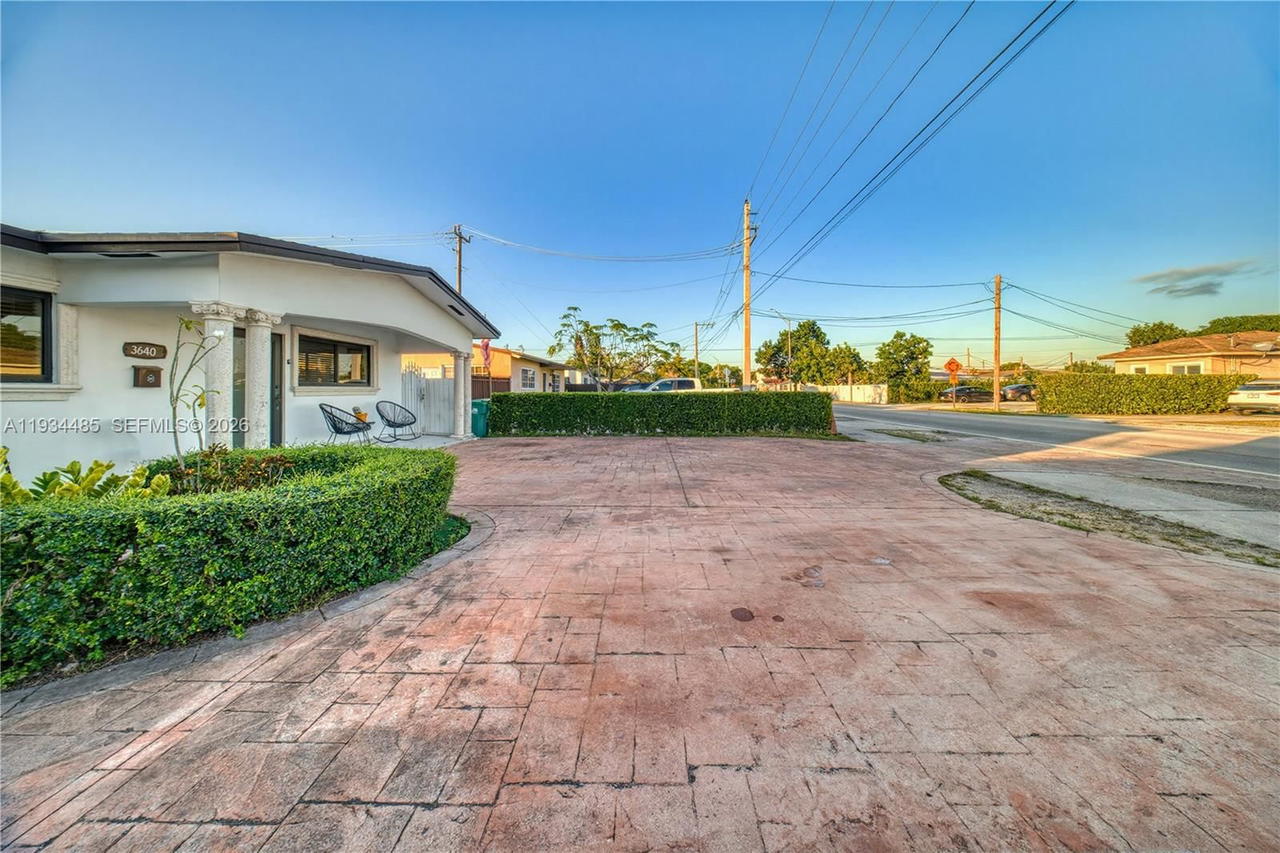 Real estate property located at 3640 92nd Ave, Miami-dade, Central Heights, Miami, FL