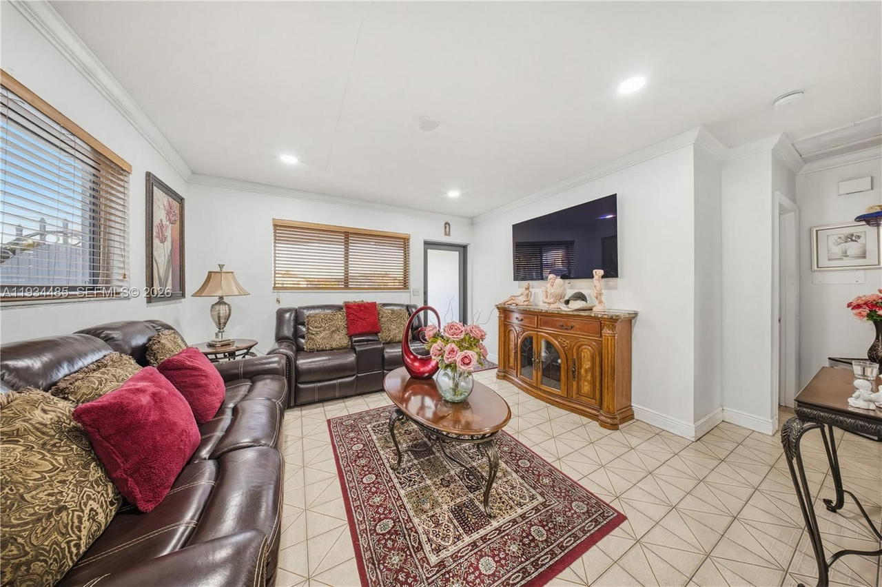 Real estate property located at 3640 92nd Ave, Miami-dade, Central Heights, Miami, FL