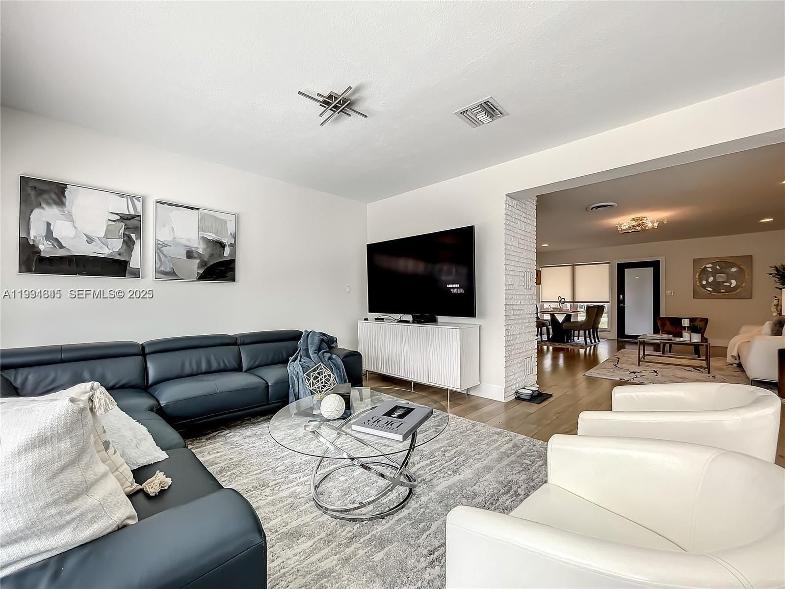 Real estate property located at 5880 13th St, Broward, Plantation Isles Sec 1, Plantation, FL