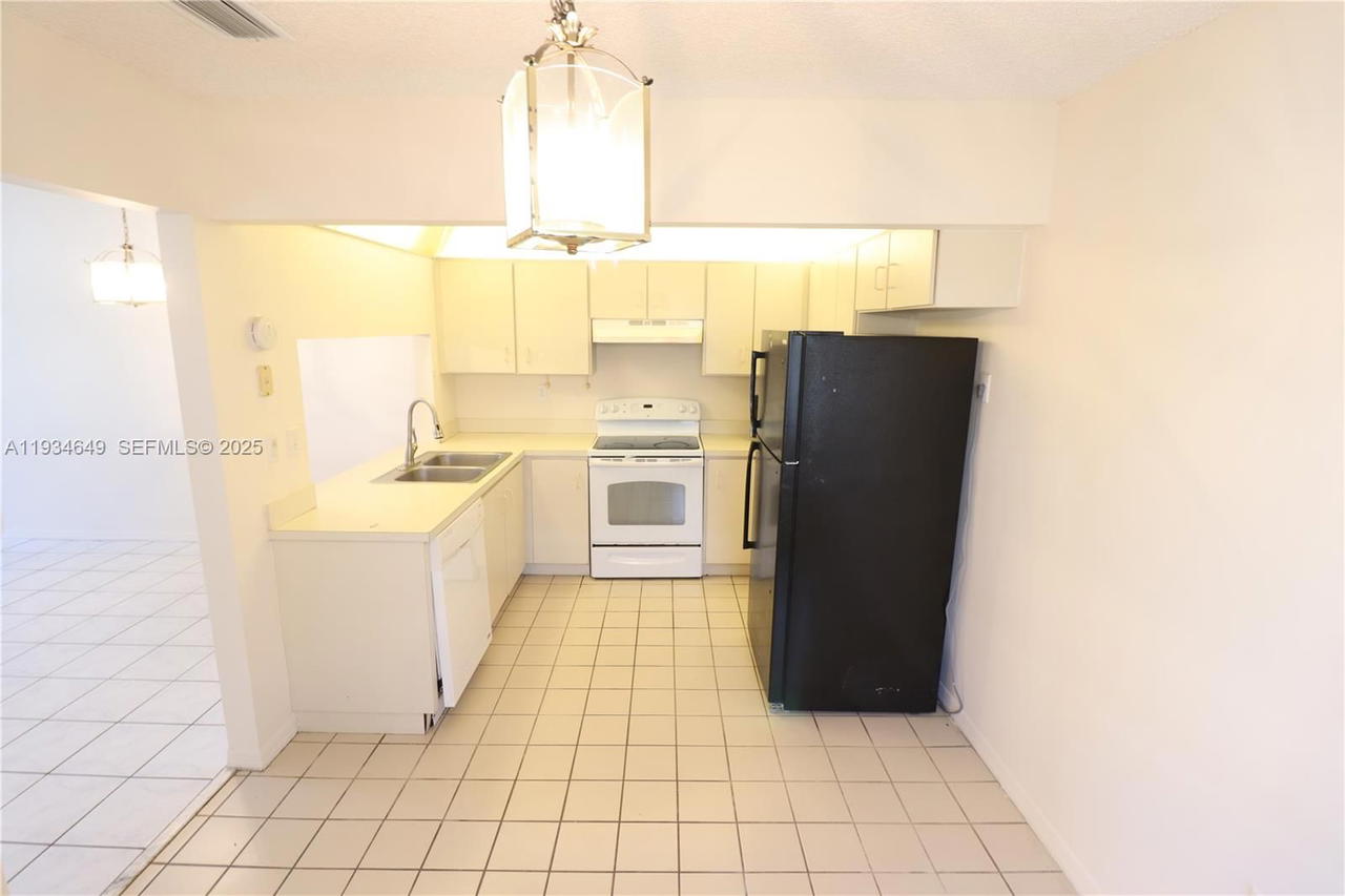 Real estate property located at 464 210th Cir Ter #20410A, Miami-dade, Monterey Village-two, Miami, FL