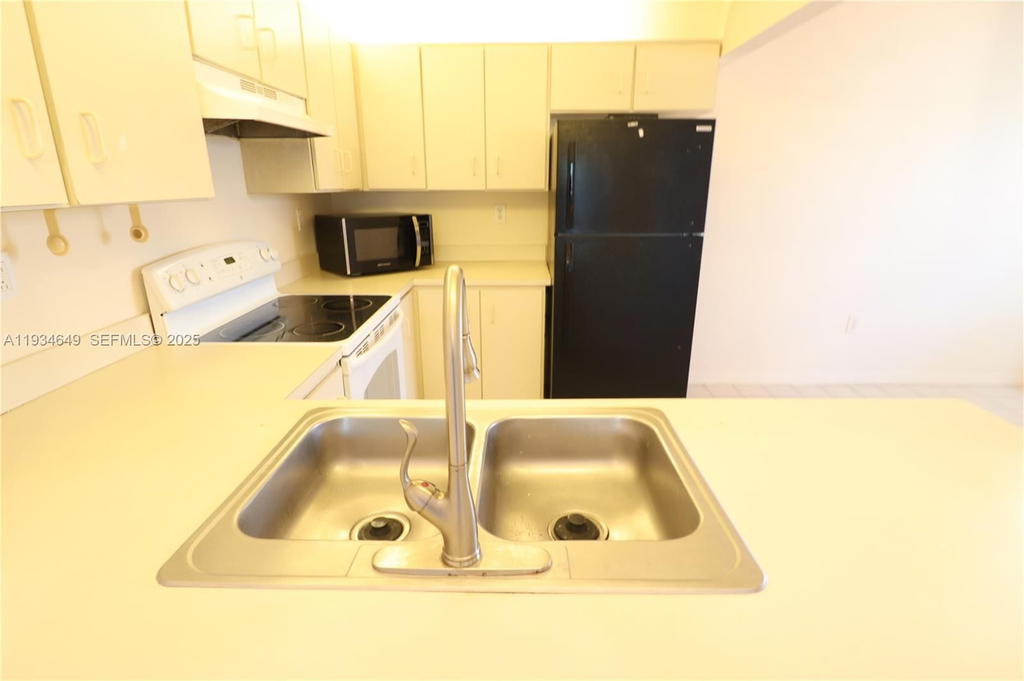 Real estate property located at 464 210th Cir Ter #20410A, Miami-dade, Monterey Village-two, Miami, FL