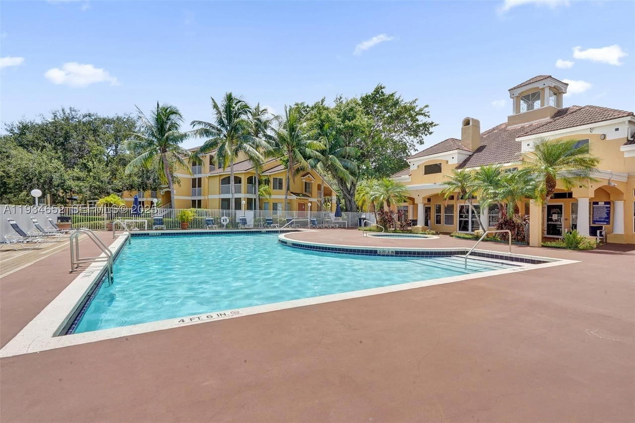 Real estate property located at 2445 33rd St #1404, Broward, Sailboat Pointe Condo, Oakland Park, FL