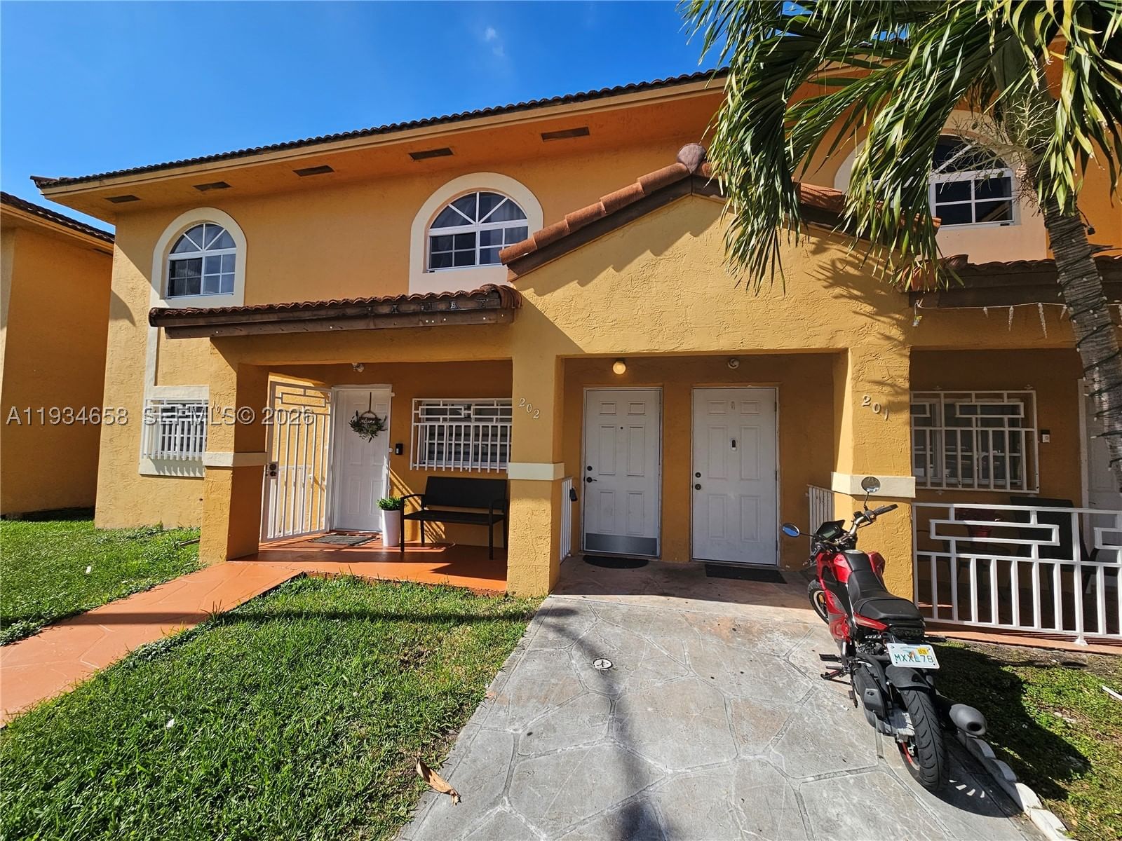 Real estate property located at 7762 34th Ln #18-202, Miami-dade, El Prado Xv Condo, Hialeah, FL