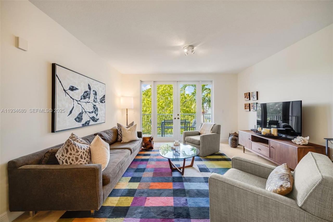 Real estate property located at 3540 Main Hwy #305, Miami-dade, Grove Garden Residences C, Coconut Grove, FL