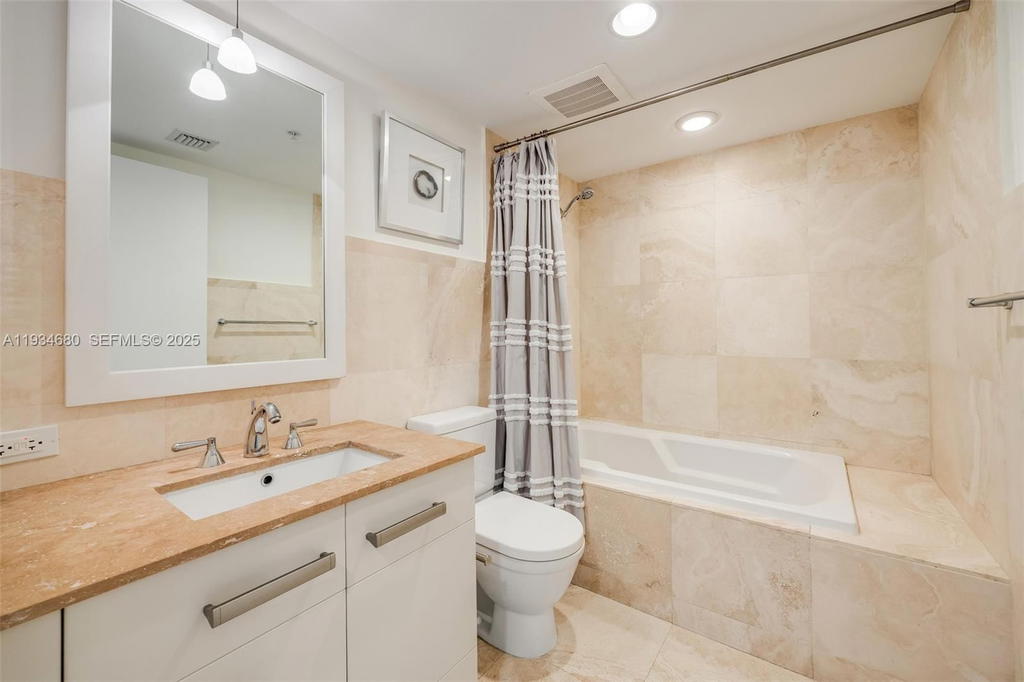 Real estate property located at 3540 Main Hwy #305, Miami-dade, Grove Garden Residences C, Coconut Grove, FL