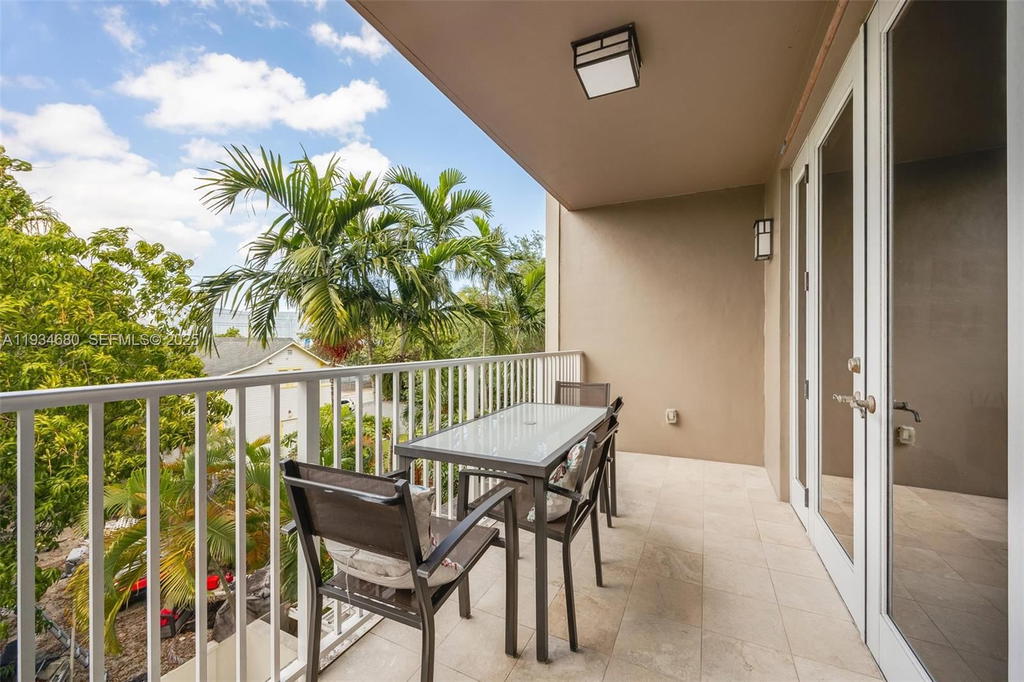Real estate property located at 3540 Main Hwy #305, Miami-dade, Grove Garden Residences C, Coconut Grove, FL