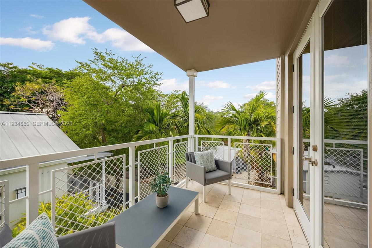 Real estate property located at 3540 Main Hwy #305, Miami-dade, Grove Garden Residences C, Coconut Grove, FL