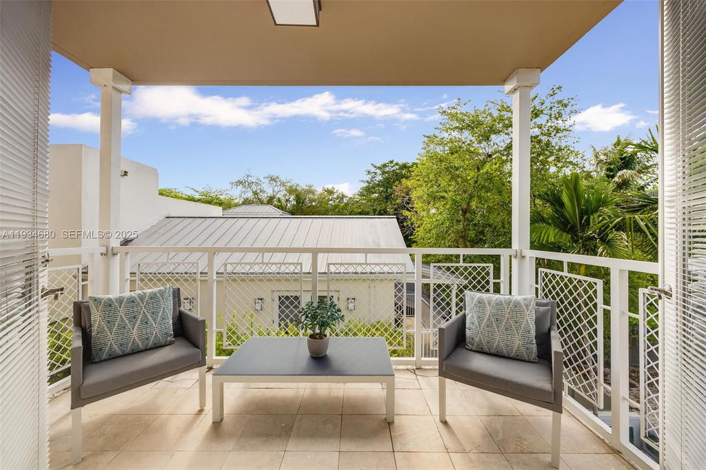 Real estate property located at 3540 Main Hwy #305, Miami-dade, Grove Garden Residences C, Coconut Grove, FL