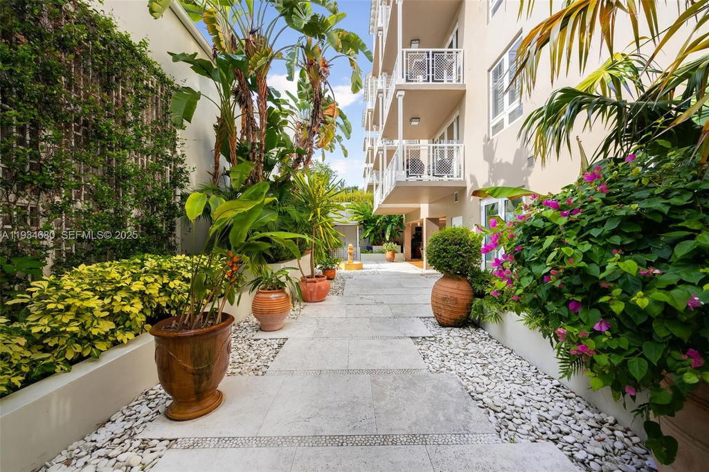 Real estate property located at 3540 Main Hwy #305, Miami-dade, Grove Garden Residences C, Coconut Grove, FL