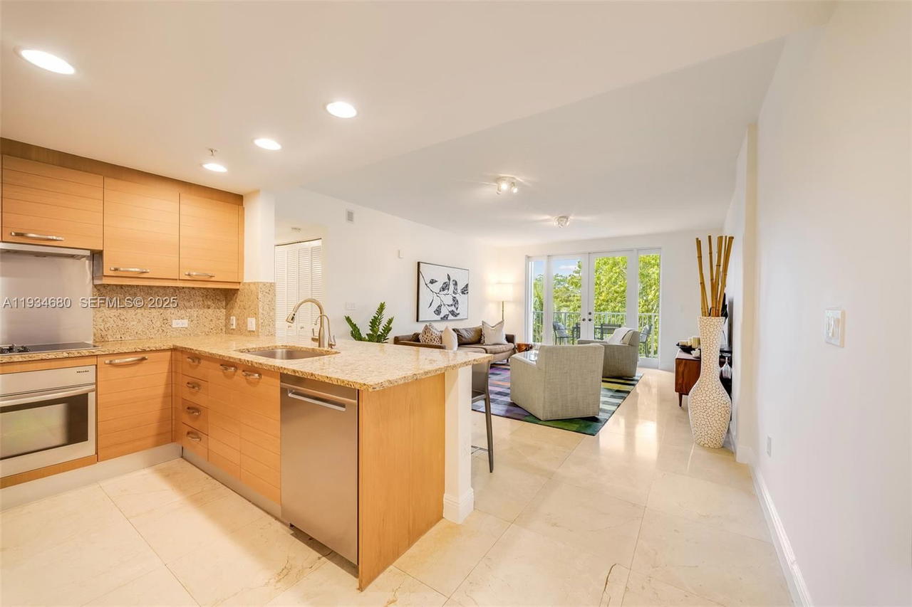 Real estate property located at 3540 Main Hwy #305, Miami-dade, Grove Garden Residences C, Coconut Grove, FL
