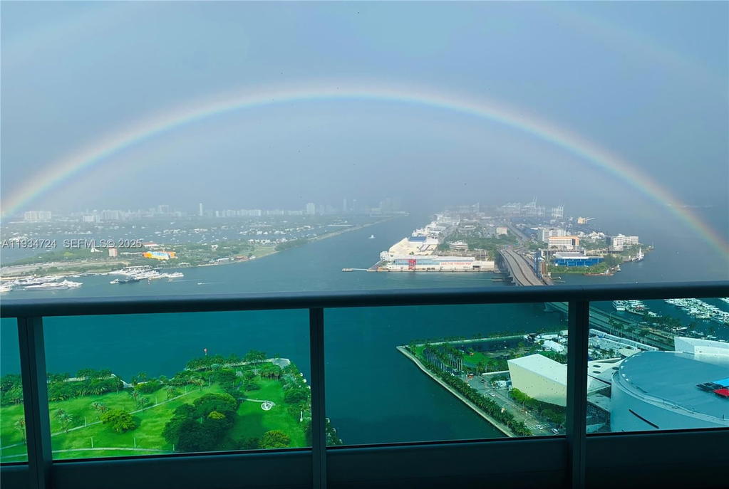 Real estate property located at 900 Biscayne Blvd #4504, Miami-dade, 900 Biscayne Bay Condo, Miami, FL
